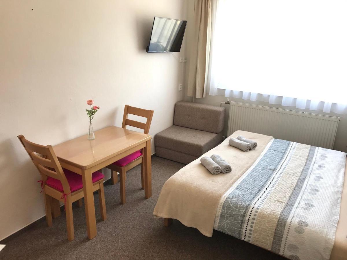 Pension Crhan Mikulov Bagian luar foto