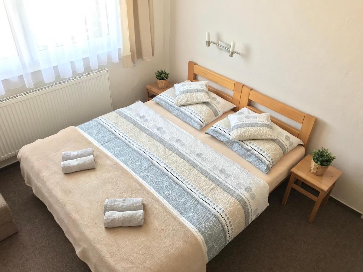 Pension Crhan Mikulov Bagian luar foto