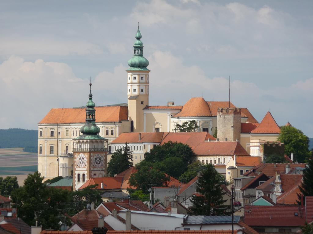 Pension Crhan Mikulov Bagian luar foto