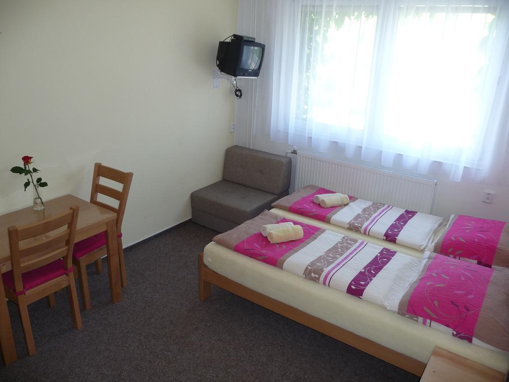 Pension Crhan Mikulov Ruang foto